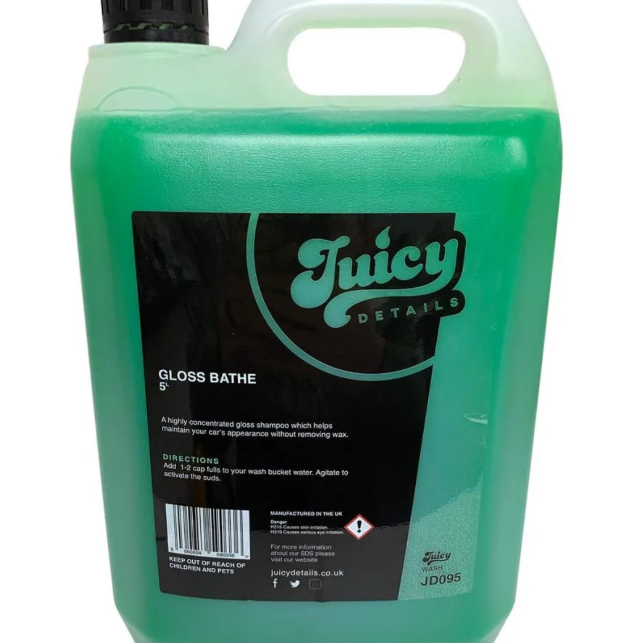 Gloss Bathe pH-neutral car shampoo in use during wash day